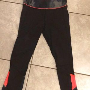Lululemon Luxtreme Crops - Size 6